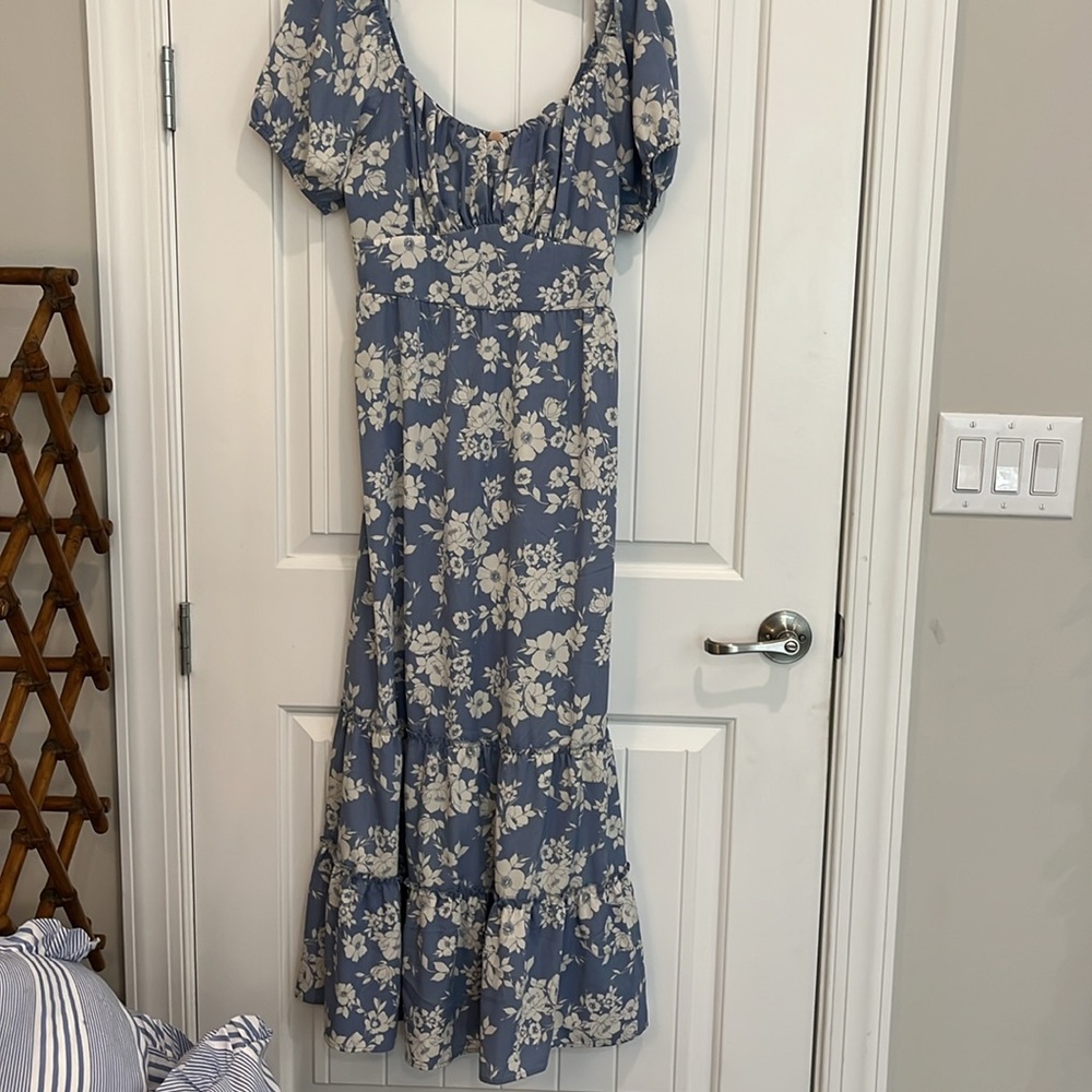 🫐Coastal Grandmother 🫐 beautiful blue flowy milkmaid style dress size large NWOT